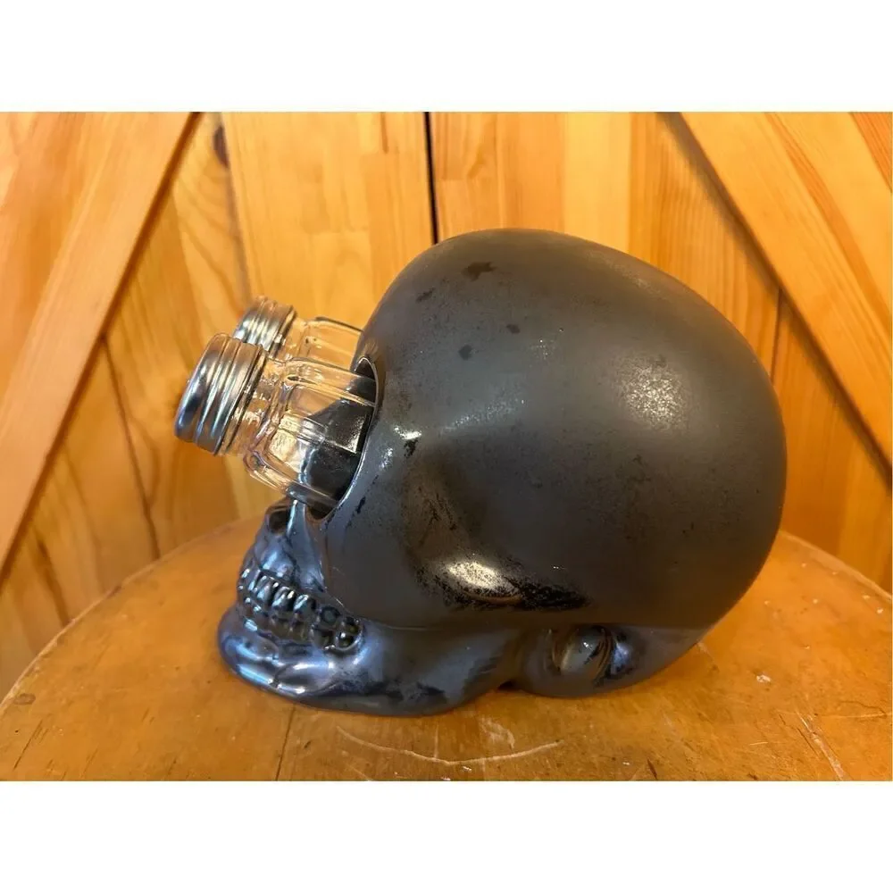 Skull Eyes Stoneware Salt and Pepper Set New In Box (3943)
